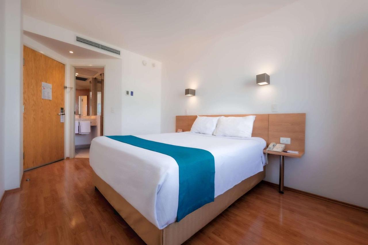 Sleep Inn Leon Antares Εξωτερικό φωτογραφία